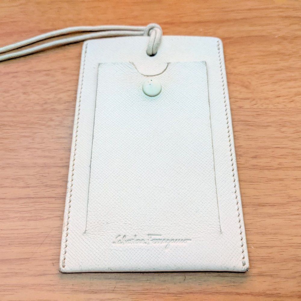 Salvatore Ferragamo Card Holder๐ฅPRICE DROP๐ฅ - Picture 3 of 6